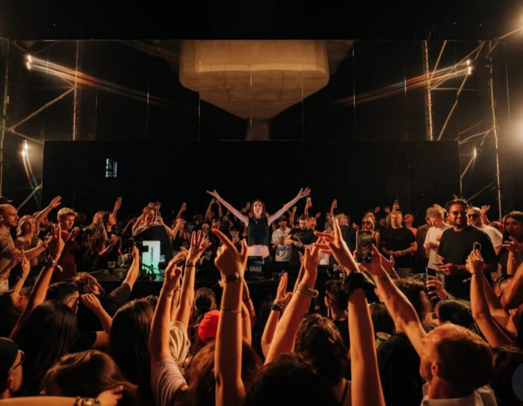 Amelie Lens na Bini