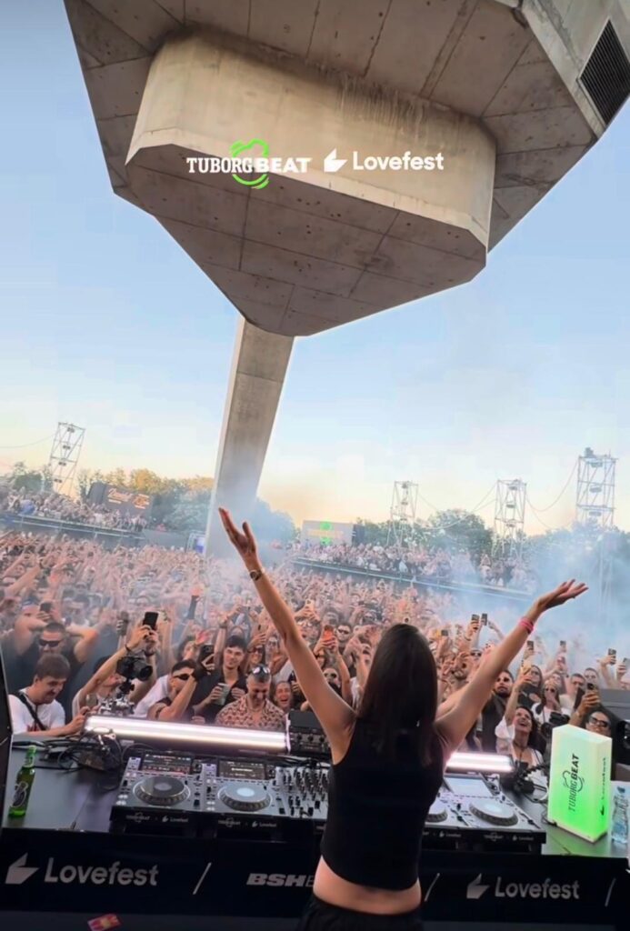 Amelie Lens sa publikom