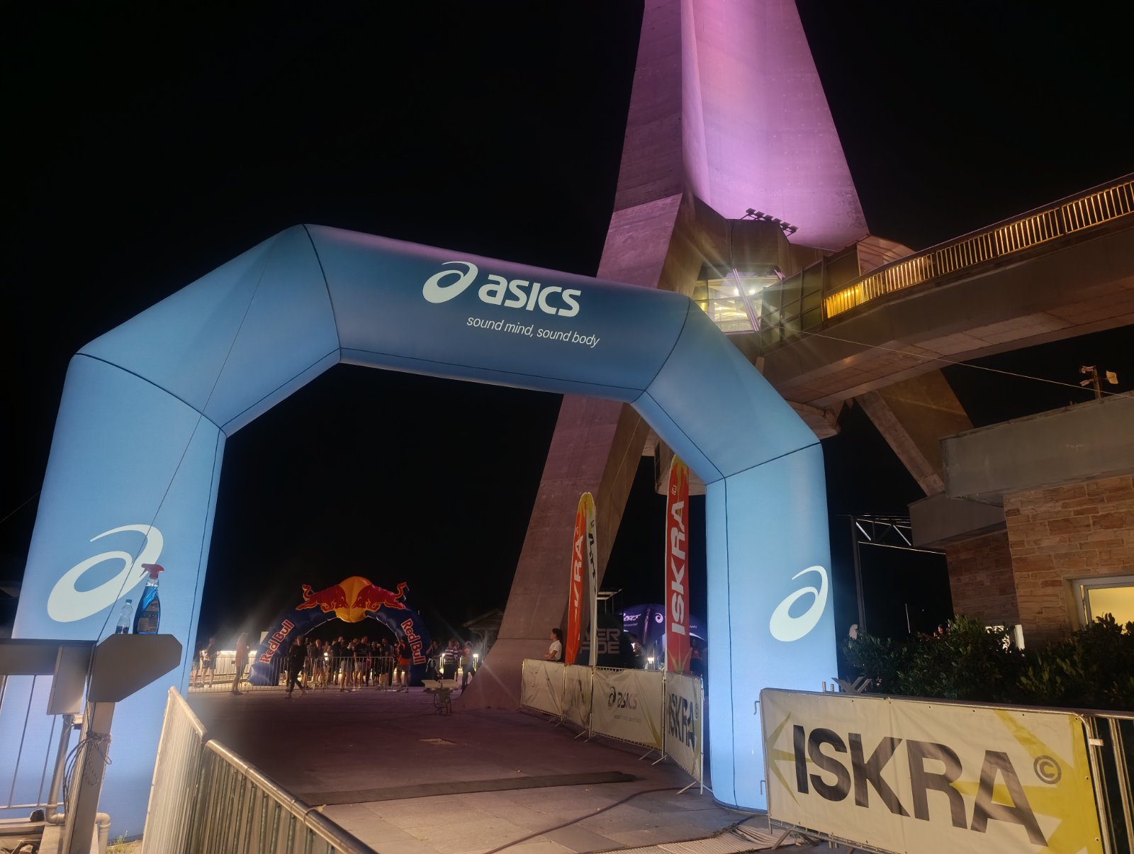 Više od 300 trkača na iskra trail-u